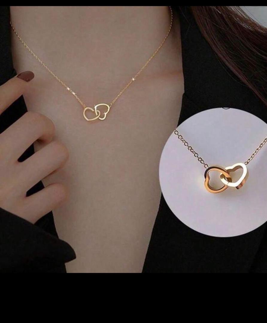 collar con corazones unidos