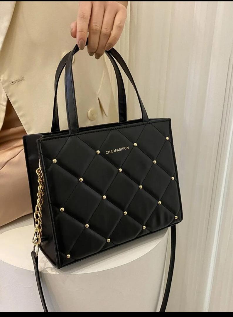 cartera negra grande de hombro/mano